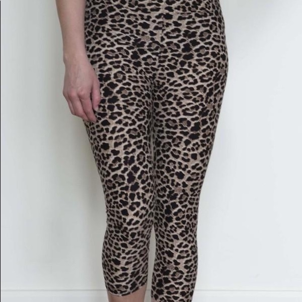 Leopard Black and Tan Capri Leggings